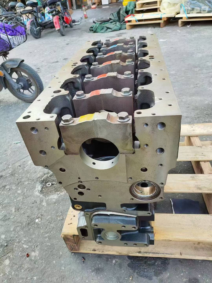 CATERPILLAR C6.6 - Bloc-cylindres pour Pelle: photos 2 CATERPILLAR C6.6 - Bloc-cylindres pour Pelle: photos 2