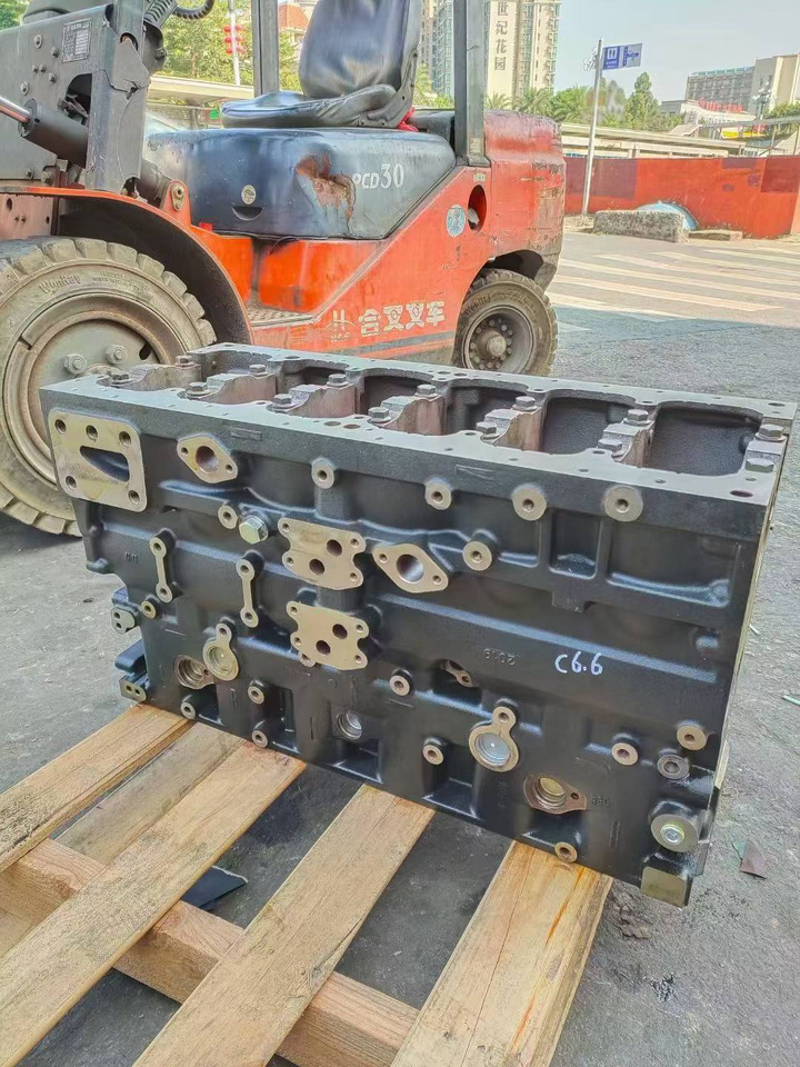 CATERPILLAR C6.6 - Bloc-cylindres pour Pelle: photos 3 CATERPILLAR C6.6 - Bloc-cylindres pour Pelle: photos 3