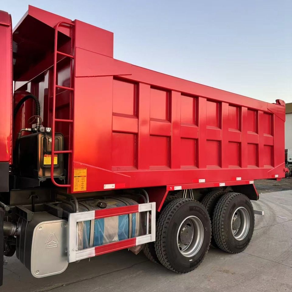 HOWO HOWO 371 6*4 dump truck - Camion benne: photos 3 HOWO HOWO 371 6*4 dump truck - Camion benne: photos 3