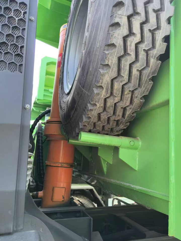 HOWO HOWO 6*6 dump truck - Camion benne: photos 3 HOWO HOWO 6*6 dump truck - Camion benne: photos 3