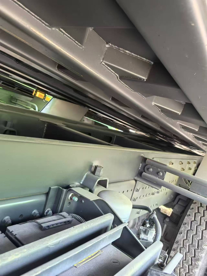 HOWO HOWO 6*6 dump truck - Camion benne: photos 4 HOWO HOWO 6*6 dump truck - Camion benne: photos 4