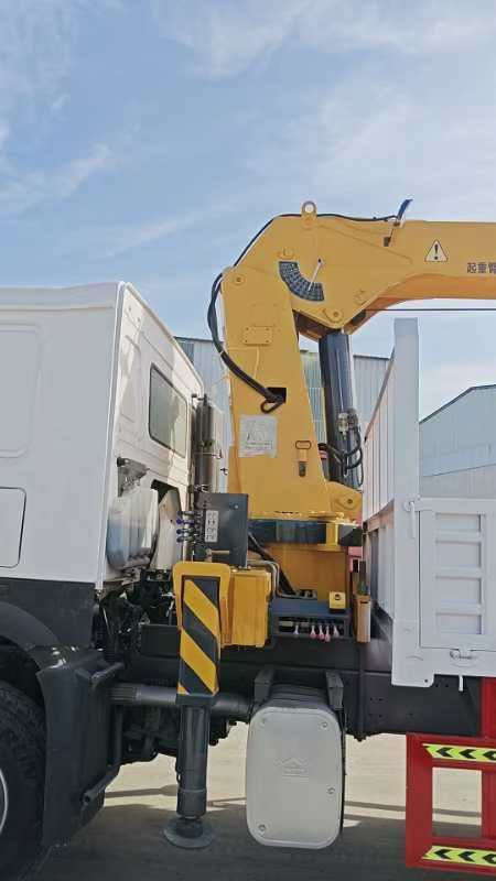 HOWO ,XCMG HOWO 375 engine,XCMG 12 tons crane truck - Camion grue: photos 2 HOWO ,XCMG HOWO 375 engine,XCMG 12 tons crane truck - Camion grue: photos 2