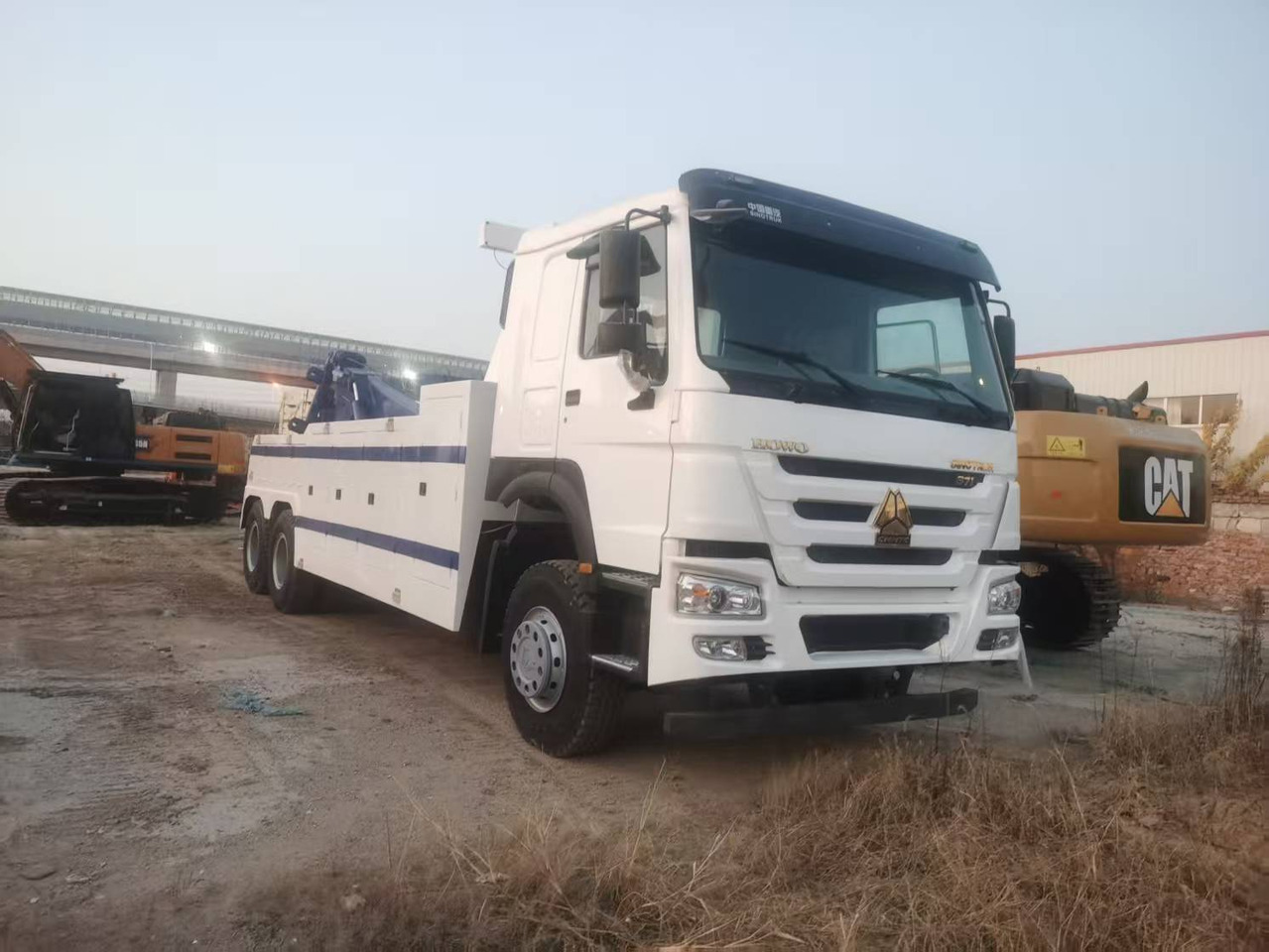 HOWO tow truck - Camion grue: photos 1 HOWO tow truck - Camion grue: photos 1