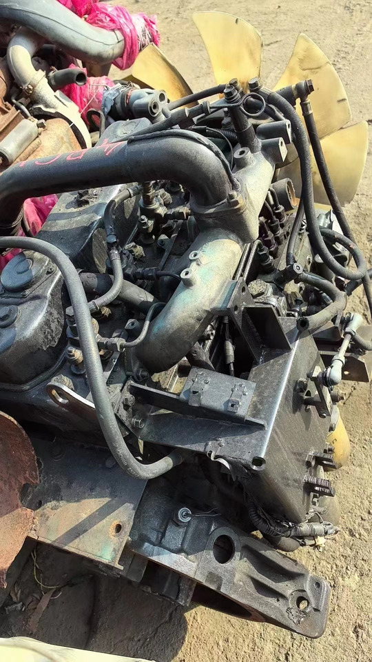 ISUZU 4BG1 - Moteur pour Pelle: photos 2 ISUZU 4BG1 - Moteur pour Pelle: photos 2