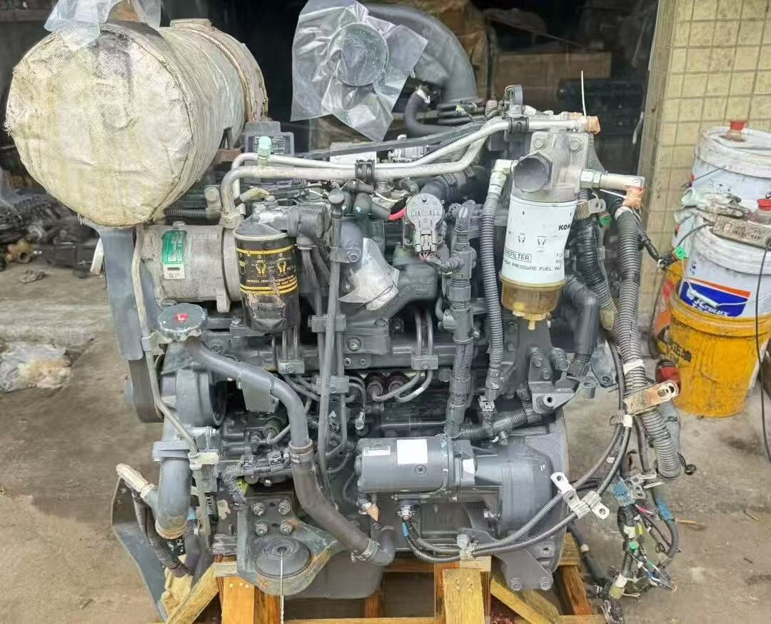 KOMATSU 4D95LE-6 - Moteur pour Pelle: photos 1 KOMATSU 4D95LE-6 - Moteur pour Pelle: photos 1