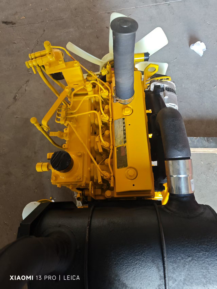 KOMATSU 4D95LE - Moteur pour Pelle: photos 1 KOMATSU 4D95LE - Moteur pour Pelle: photos 1