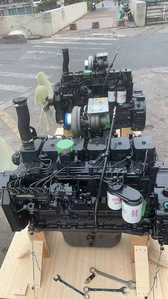 KOMATSU 6D102E - Moteur pour Pelle: photos 1 KOMATSU 6D102E - Moteur pour Pelle: photos 1