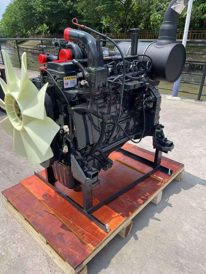 KOMATSU 6D107E-1 - Moteur pour Pelle: photos 2 KOMATSU 6D107E-1 - Moteur pour Pelle: photos 2