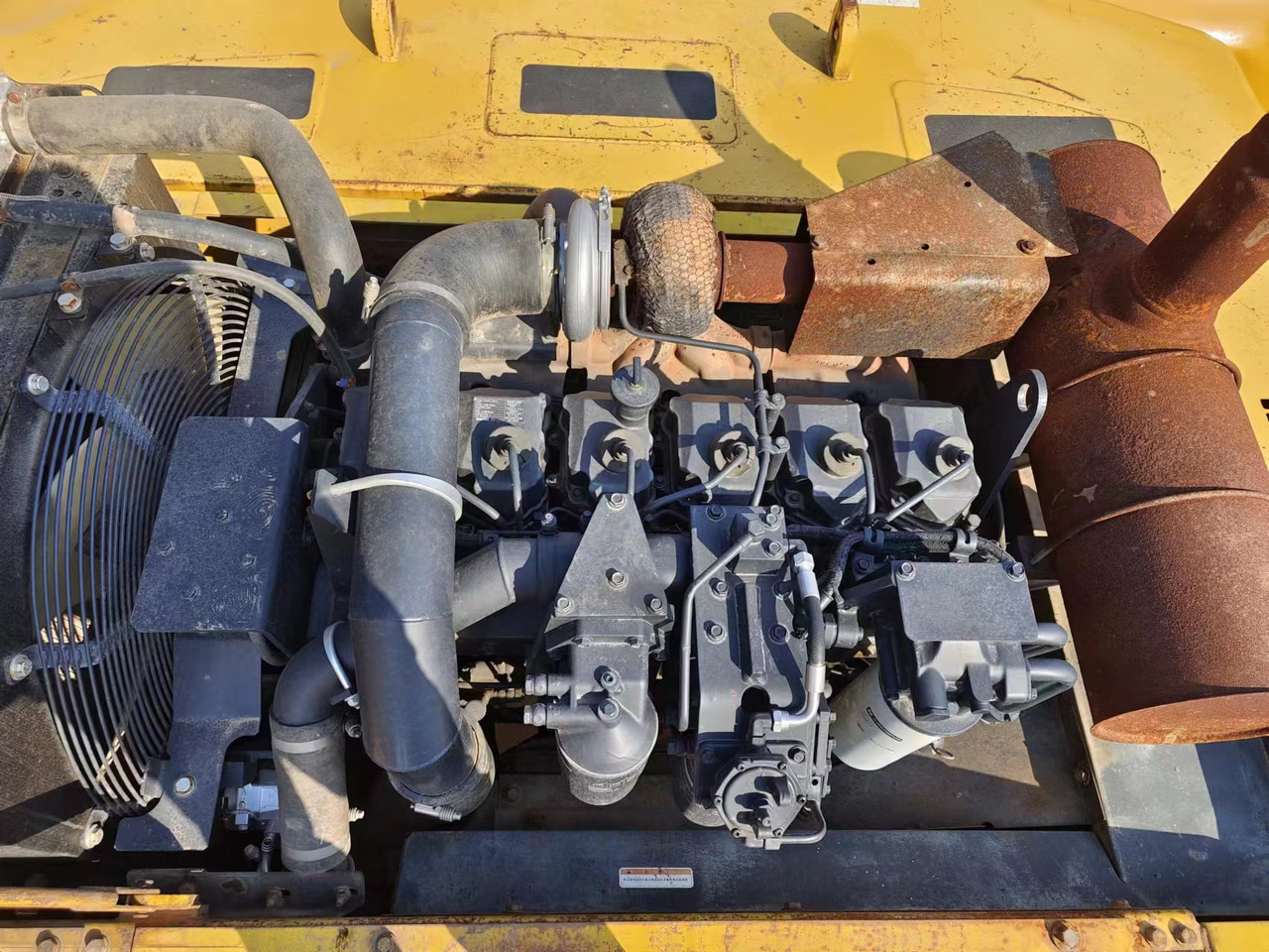 KOMATSU 6D125E - Moteur pour Pelle: photos 1 KOMATSU 6D125E - Moteur pour Pelle: photos 1