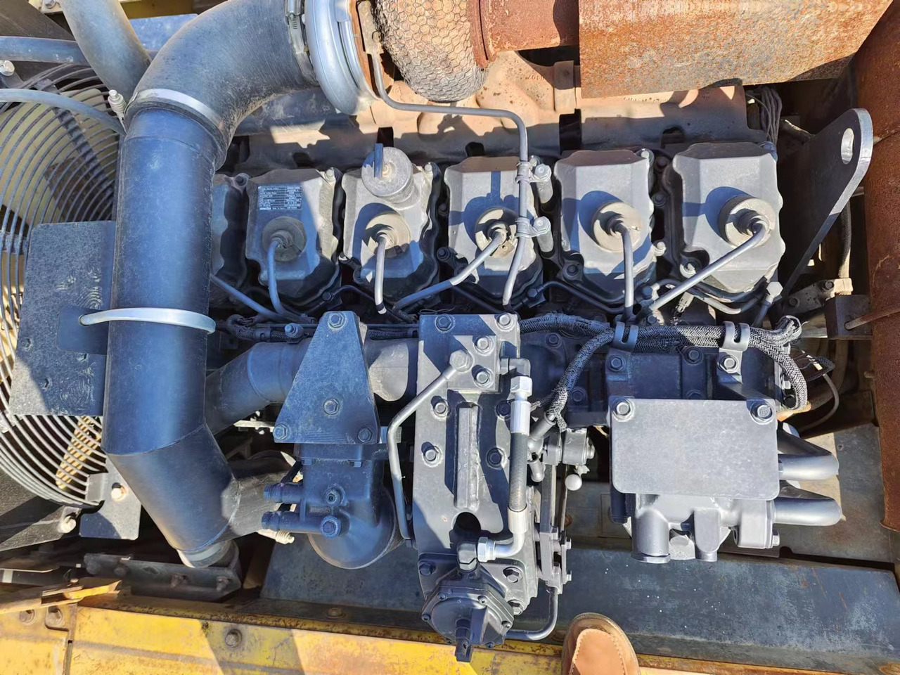 KOMATSU 6D125E - Moteur pour Pelle: photos 5 KOMATSU 6D125E - Moteur pour Pelle: photos 5