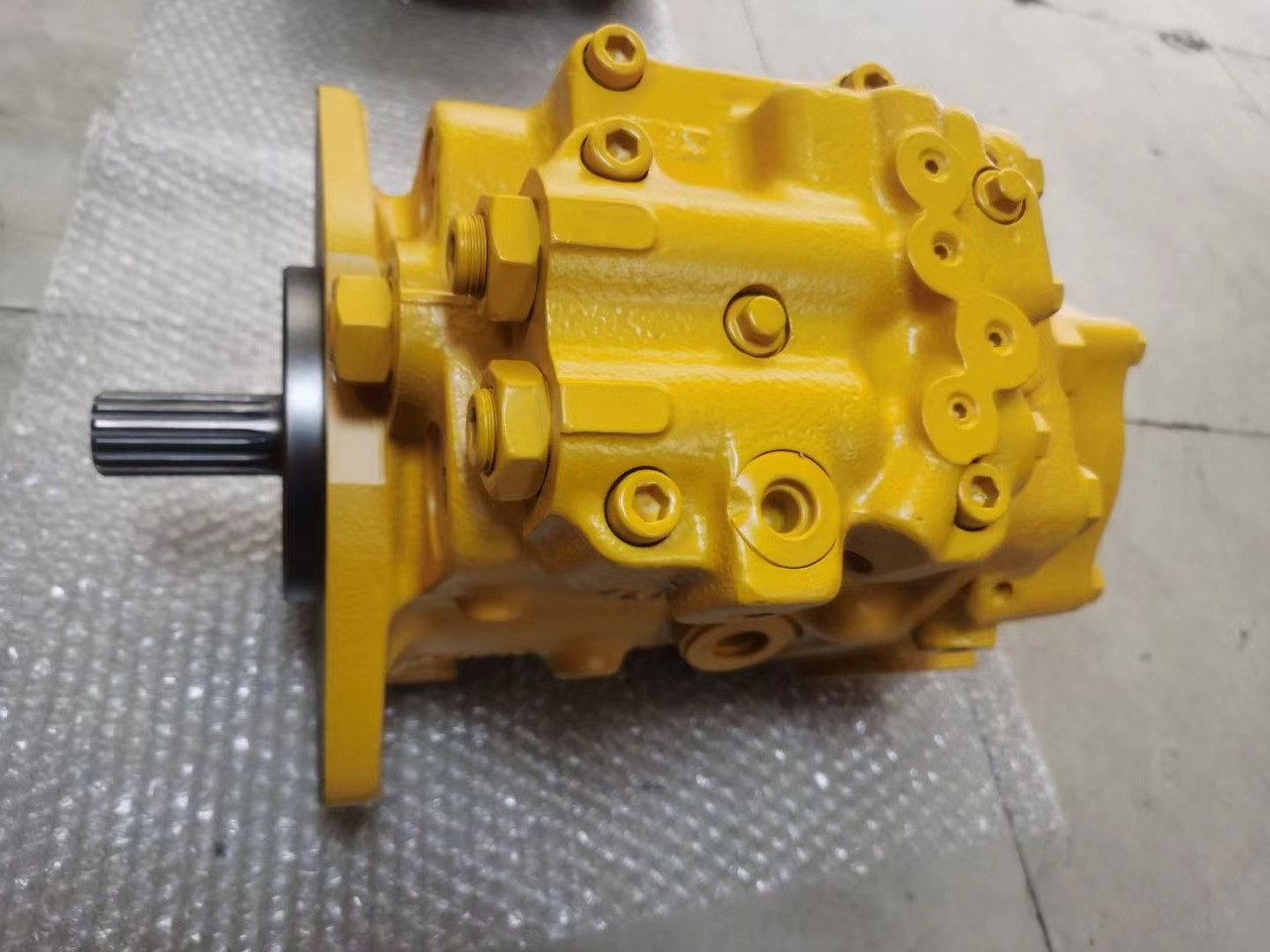 KOMATSU 708-1L-00012 - Pompe hydraulique pour Pelle: photos 1 KOMATSU 708-1L-00012 - Pompe hydraulique pour Pelle: photos 1