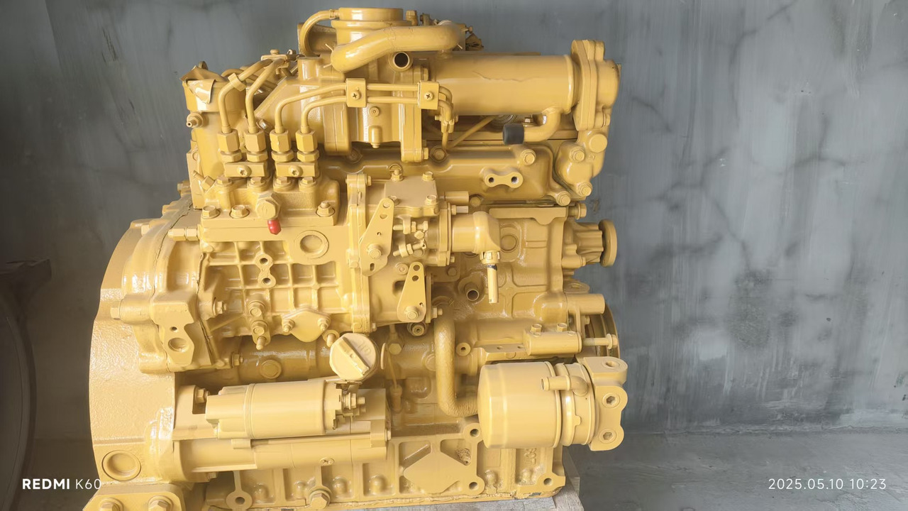 KUBOTA V2607 - Moteur pour Pelle: photos 1 KUBOTA V2607 - Moteur pour Pelle: photos 1