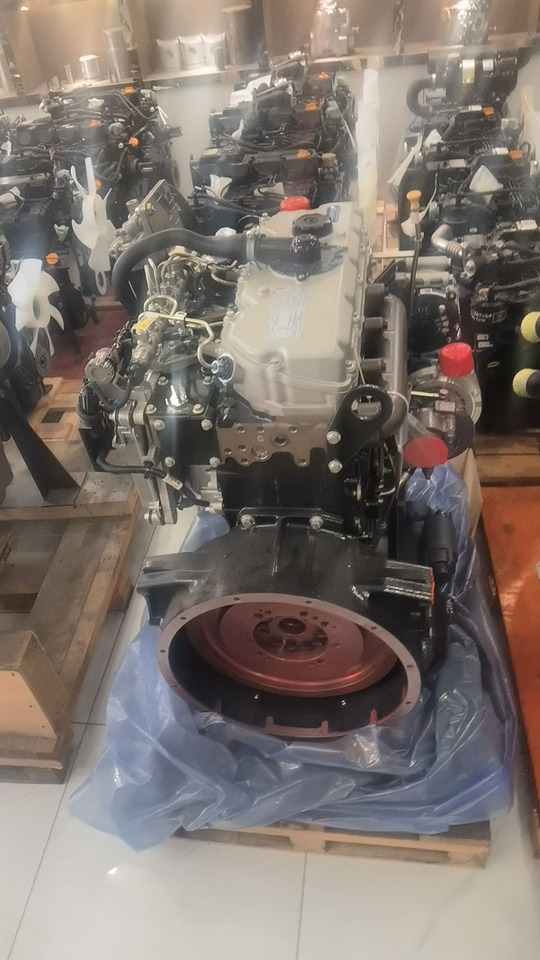 MITSUBISHI 4M40 - Moteur pour Pelle: photos 2 MITSUBISHI 4M40 - Moteur pour Pelle: photos 2