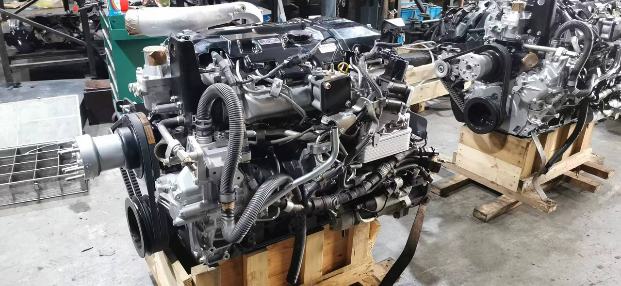 MITSUBISHI 4M50 - Moteur pour Pelle: photos 1 MITSUBISHI 4M50 - Moteur pour Pelle: photos 1