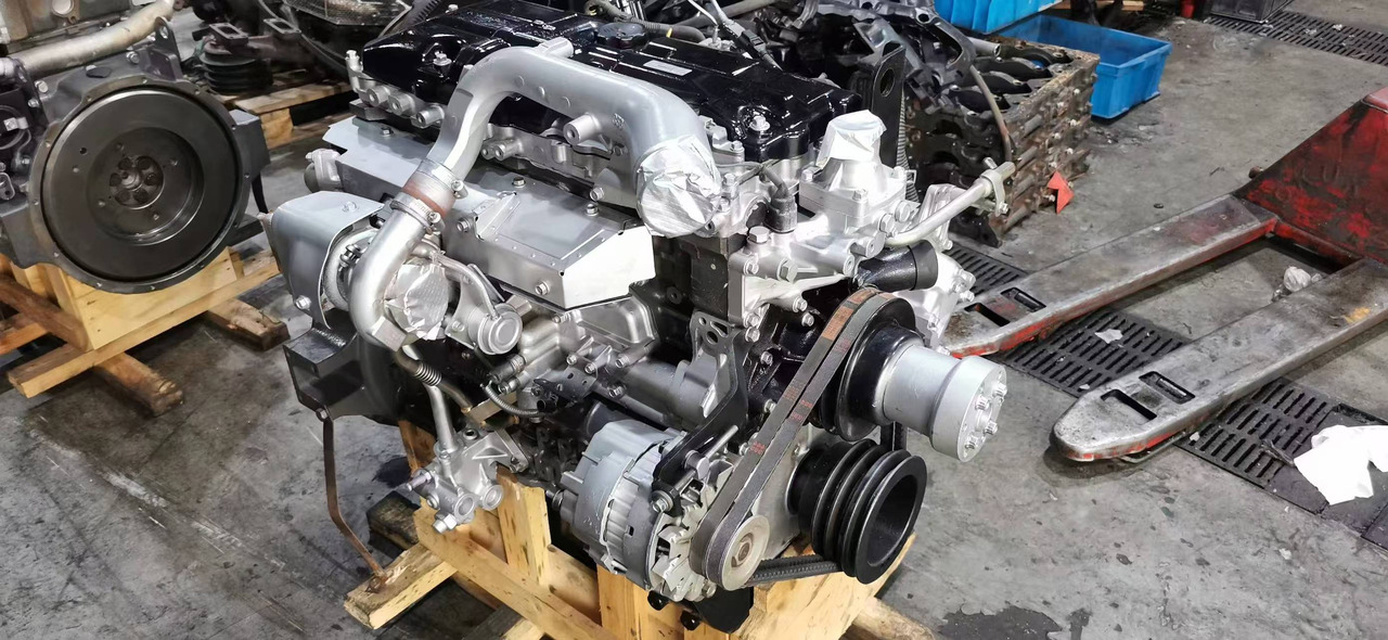 MITSUBISHI 4M50 - Moteur pour Pelle: photos 2 MITSUBISHI 4M50 - Moteur pour Pelle: photos 2