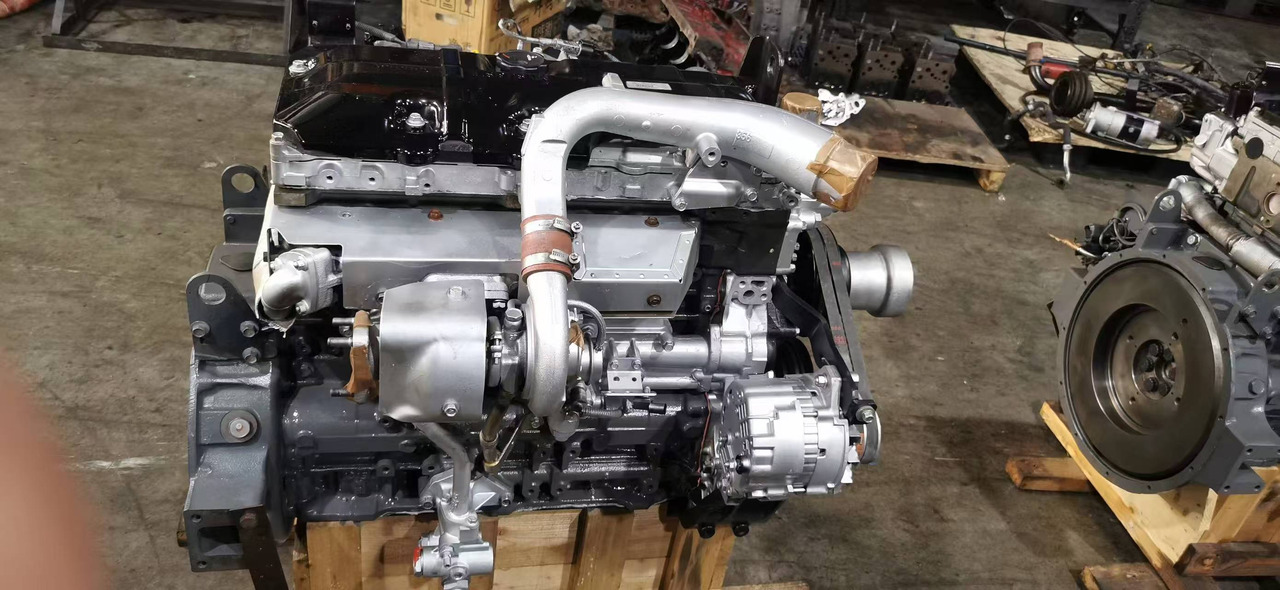 MITSUBISHI 4M50 - Moteur pour Pelle: photos 3 MITSUBISHI 4M50 - Moteur pour Pelle: photos 3