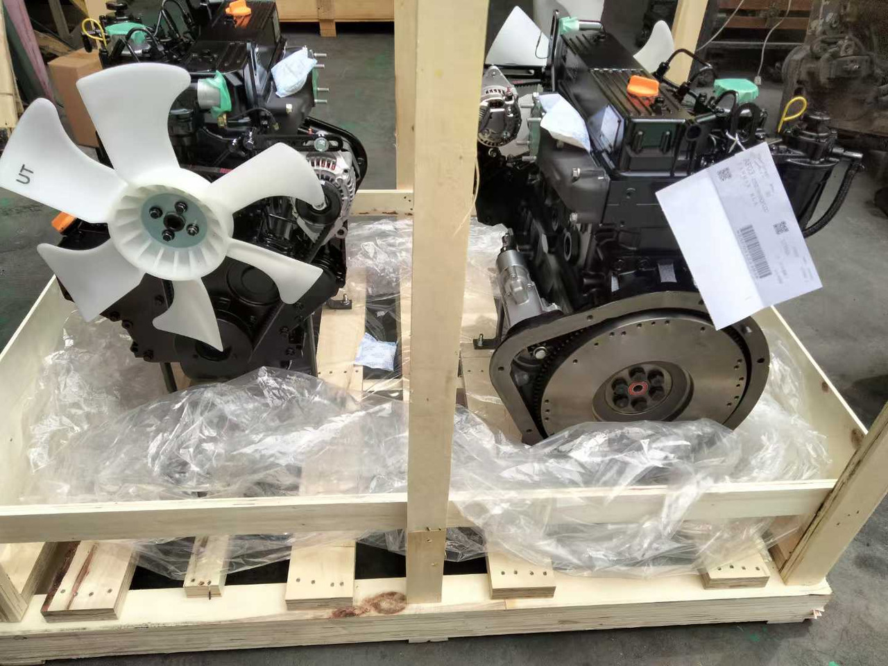 YANMAR 4TNE98 - Moteur pour Engins de chantier: photos 4 YANMAR 4TNE98 - Moteur pour Engins de chantier: photos 4