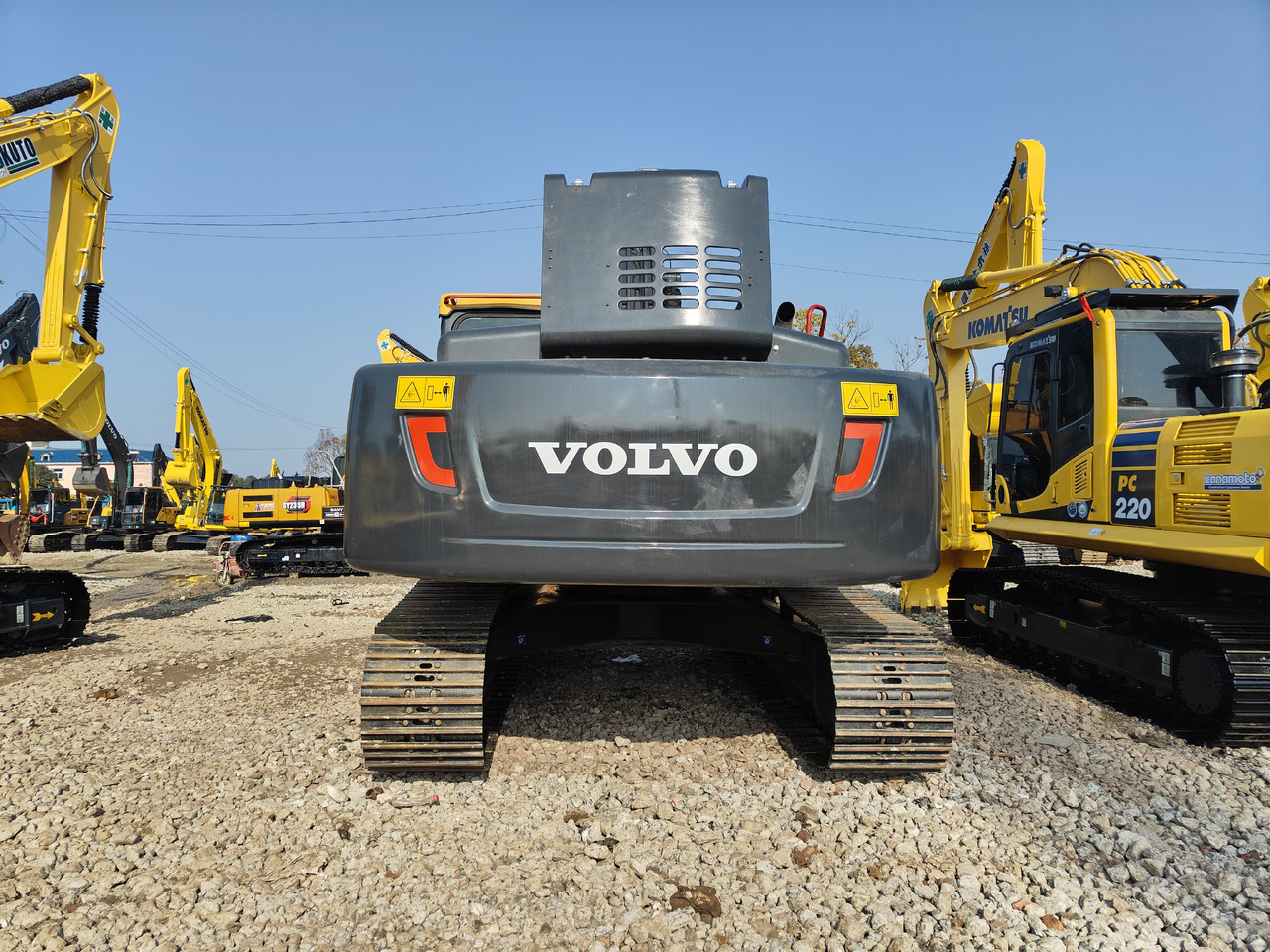 Good Condition Used Excavator volvo EC240 Second-hand - Pelle sur chenille: photos 2 Good Condition Used Excavator volvo EC240 Second-hand - Pelle sur chenille: photos 2
