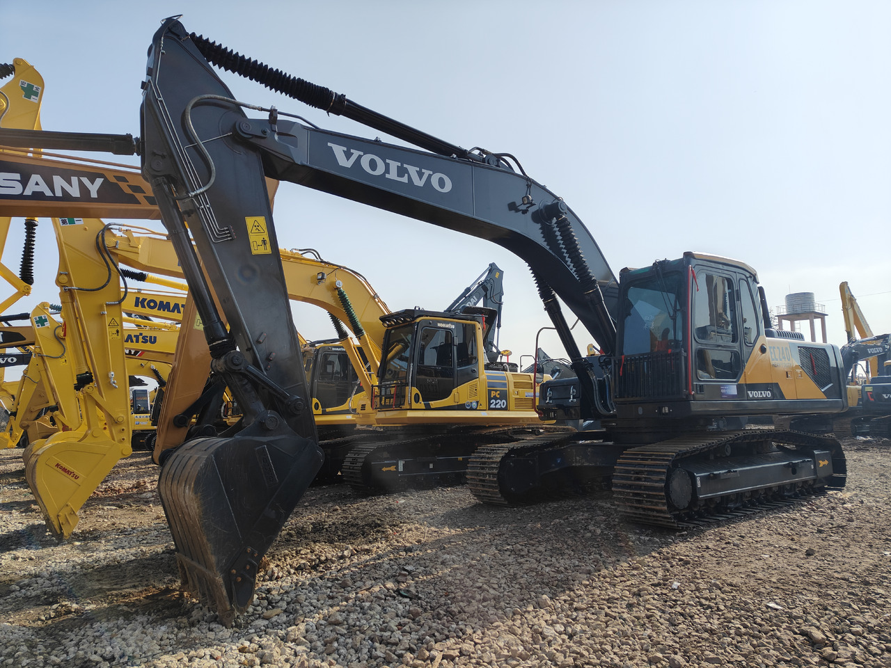 Good Condition Used Excavator volvo EC240 Second-hand - Pelle sur chenille: photos 4 Good Condition Used Excavator volvo EC240 Second-hand - Pelle sur chenille: photos 4