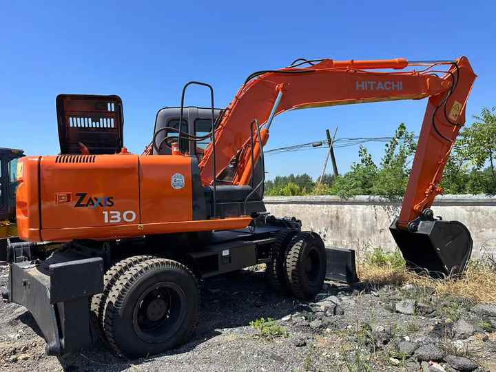 Hot Sale! Used Hitachi ZX130 Wheel Excavator |Excellent Condition| Best Price | Perfect for Construction & Road Projects - Pelle sur pneus: photos 2 Hot Sale! Used Hitachi ZX130 Wheel Excavator |Excellent Condition| Best Price | Perfect for Construction & Road Projects - Pelle sur pneus: photos 2