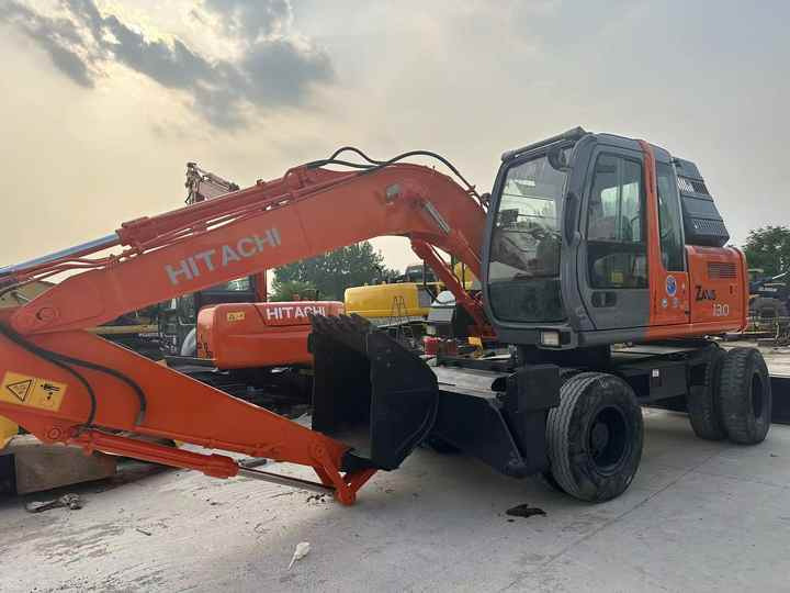 Hot Sale! Used Hitachi ZX130 Wheel Excavator |Excellent Condition| Best Price | Perfect for Construction & Road Projects - Pelle sur pneus: photos 5 Hot Sale! Used Hitachi ZX130 Wheel Excavator |Excellent Condition| Best Price | Perfect for Construction & Road Projects - Pelle sur pneus: photos 5