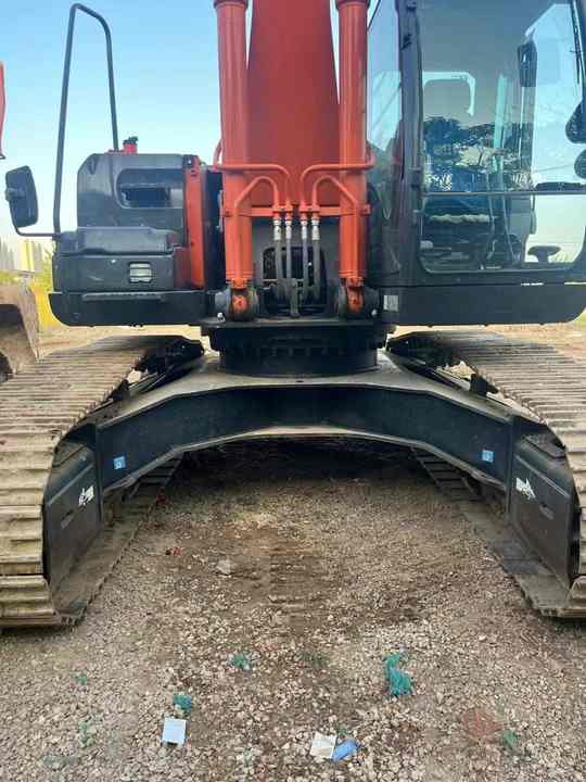 Original Japan Hitachi ZX300 Excavator Hitachi Excavator in Low Price for Hot Sale - Pelle sur chenille: photos 3 Original Japan Hitachi ZX300 Excavator Hitachi Excavator in Low Price for Hot Sale - Pelle sur chenille: photos 3