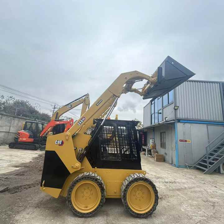 Used Cat246D2 New Model Skid Steer Second Hand Machine Popular Brand Japan Hydraulic Machinery - Mini chargeuse: photos 3 Used Cat246D2 New Model Skid Steer Second Hand Machine Popular Brand Japan Hydraulic Machinery - Mini chargeuse: photos 3