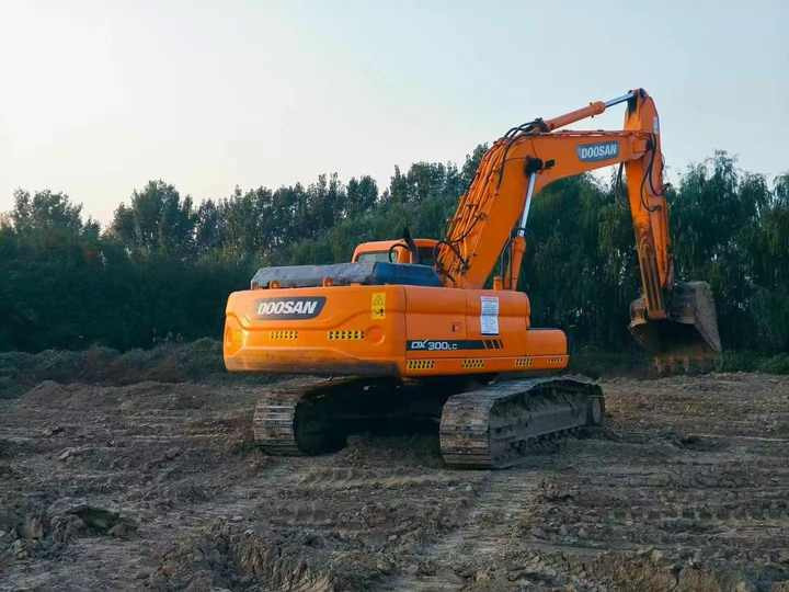 Used Doosan Dx300LC Model Excavator Second Hand Machine Popular Brand Korean Doosan Hydraulic Machinery - Pelle: photos 4 Used Doosan Dx300LC Model Excavator Second Hand Machine Popular Brand Korean Doosan Hydraulic Machinery - Pelle: photos 4