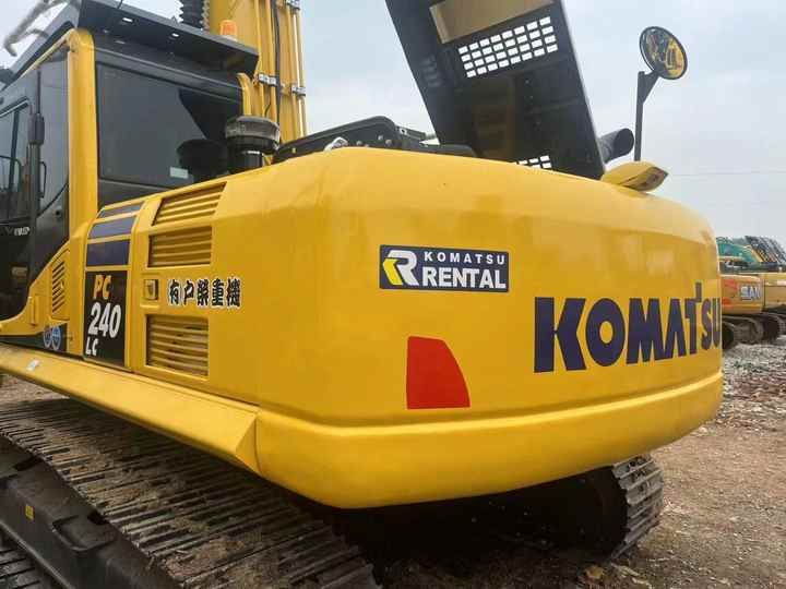 Used Good Quality Japan Original PC240-8 in Good Condition PC240-8 Komatsu - Pelle sur chenille: photos 2 Used Good Quality Japan Original PC240-8 in Good Condition PC240-8 Komatsu - Pelle sur chenille: photos 2