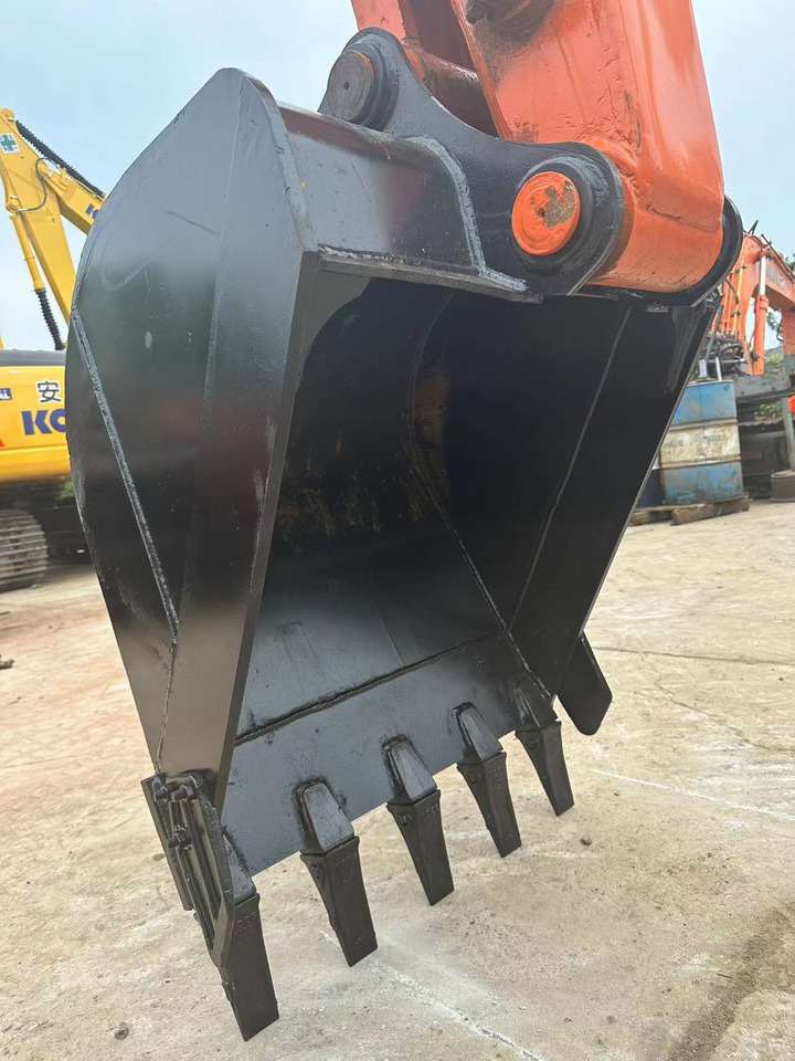 Second-hand excavator HITACHI ZX70 mini - Mini pelle: photos 3 Second-hand excavator HITACHI ZX70 mini - Mini pelle: photos 3