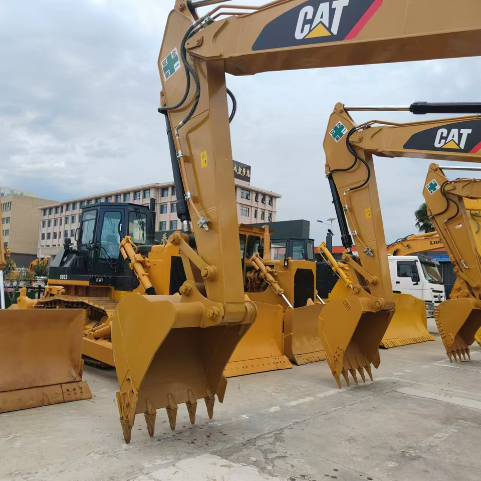 Used high quality excavator CAT 323D2L Made in Japan - Pelle sur chenille: photos 4 Used high quality excavator CAT 323D2L Made in Japan - Pelle sur chenille: photos 4