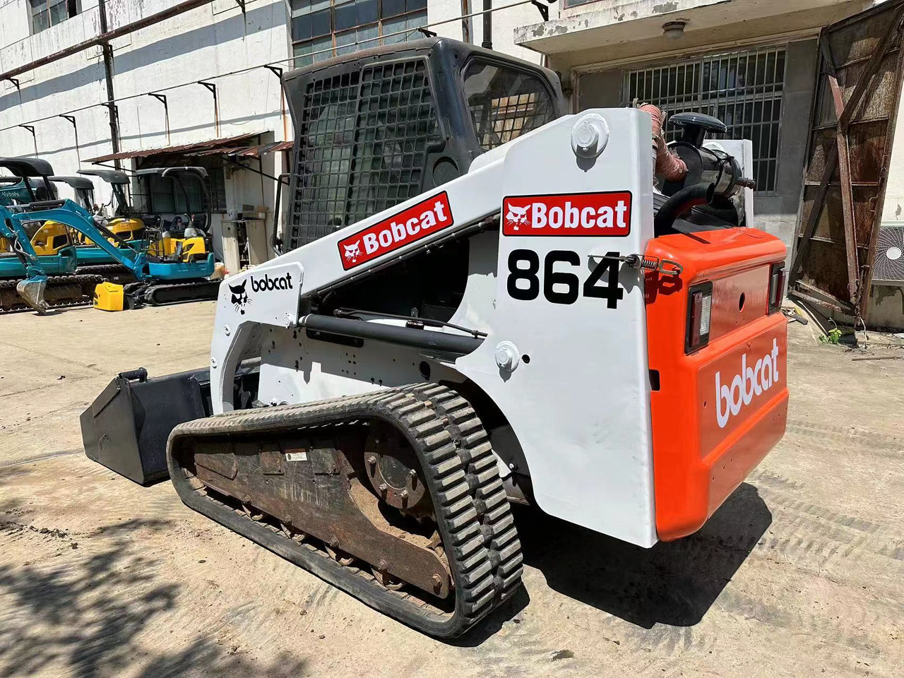BOBCAT T864 - Mini chargeuse: photos 4 BOBCAT T864 - Mini chargeuse: photos 4
