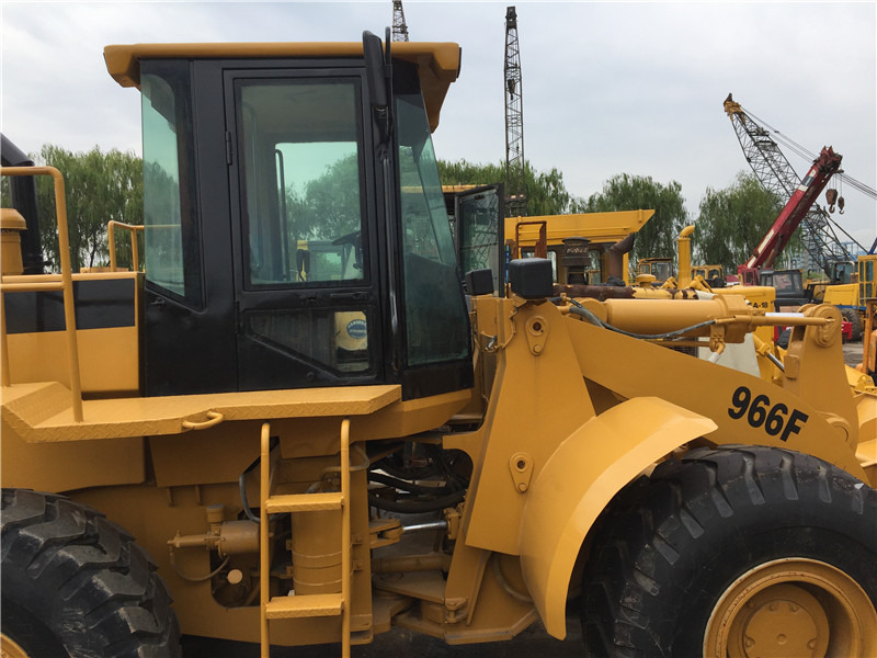 CATERPILLAR 966F - Chargeuse sur pneus: photos 4 CATERPILLAR 966F - Chargeuse sur pneus: photos 4