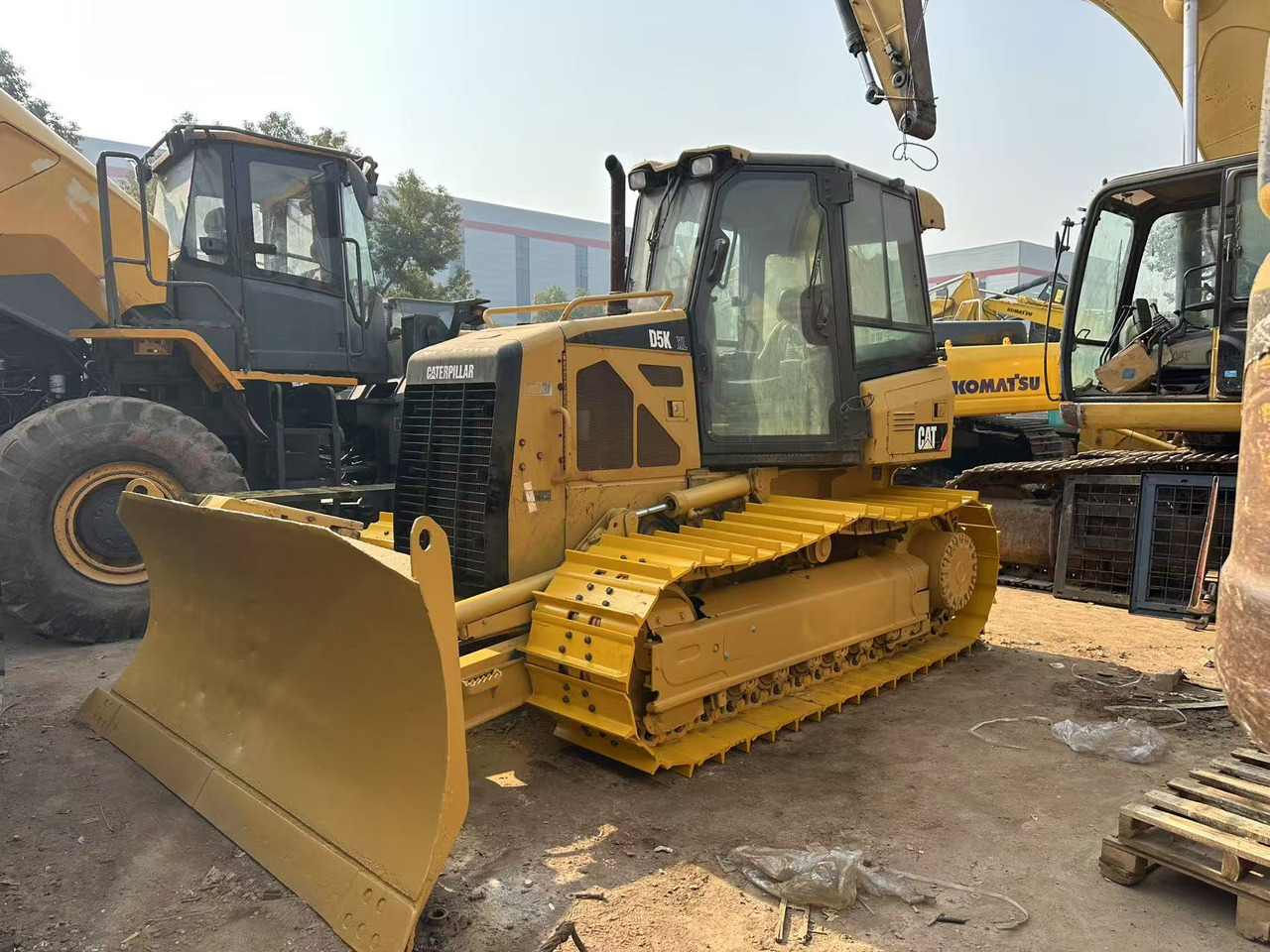 CATERPILLAR D5K - Bulldozer: photos 1 CATERPILLAR D5K - Bulldozer: photos 1