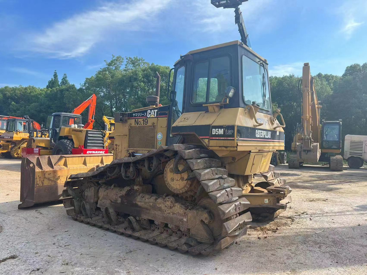 CATERPILLAR D5M - Bulldozer: photos 4 CATERPILLAR D5M - Bulldozer: photos 4