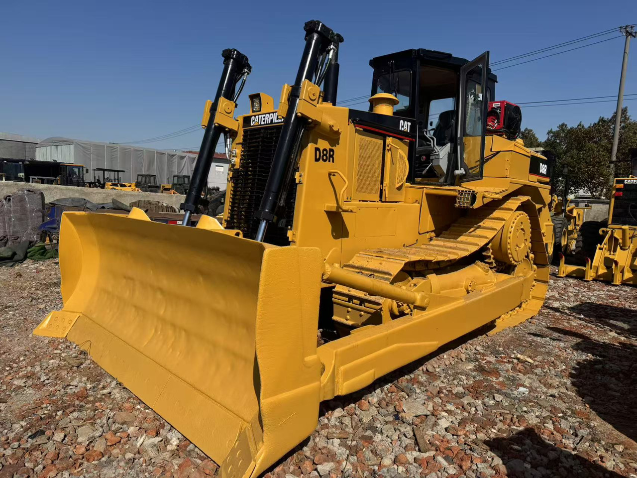 CATERPILLAR D8R - Bulldozer: photos 1 CATERPILLAR D8R - Bulldozer: photos 1
