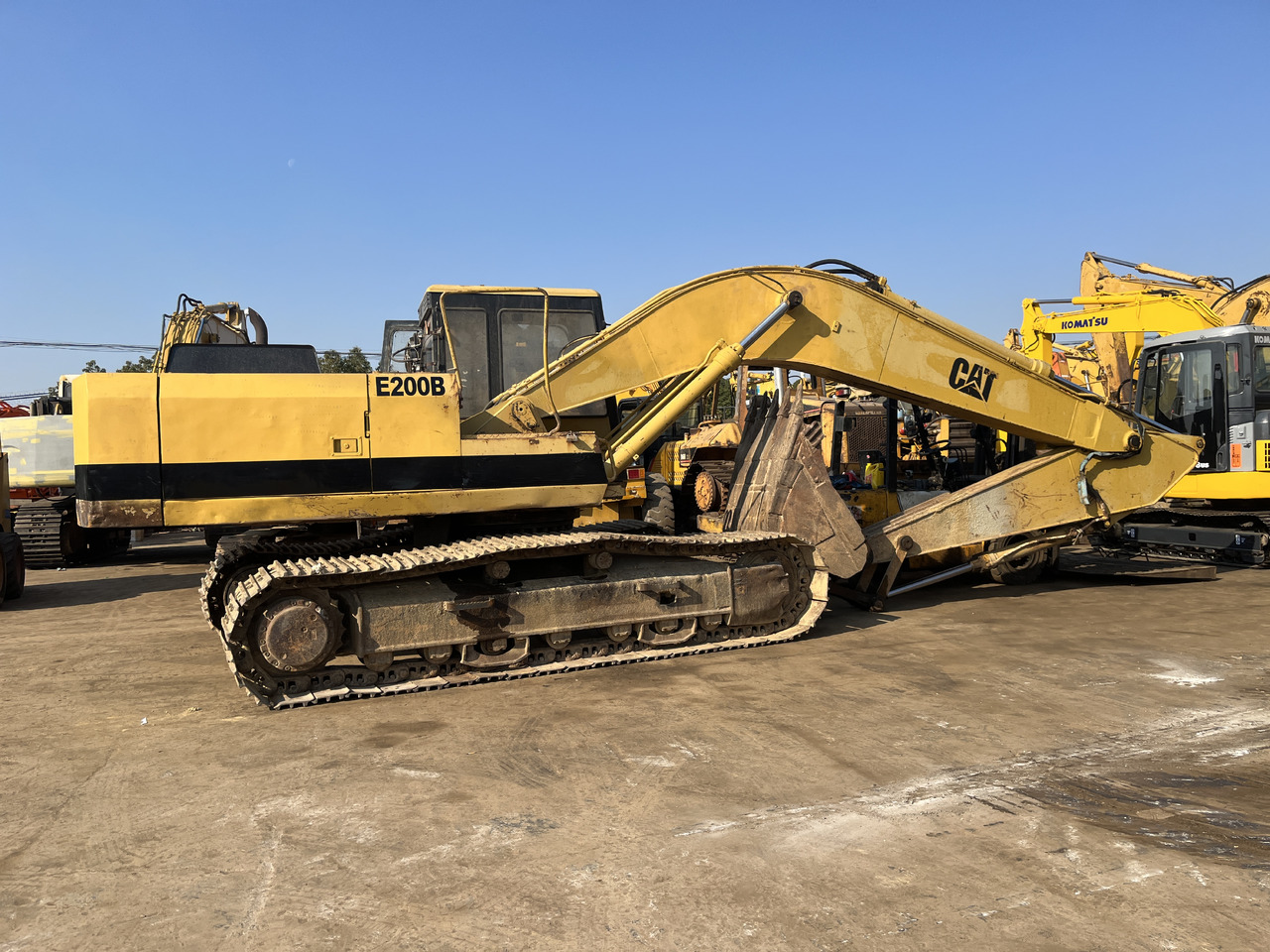 CATERPILLAR E200 - Pelle sur chenille: photos 1 CATERPILLAR E200 - Pelle sur chenille: photos 1