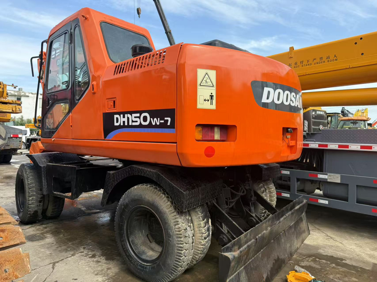 DOOSAN DH150W-7 - Pelle sur pneus: photos 1 DOOSAN DH150W-7 - Pelle sur pneus: photos 1
