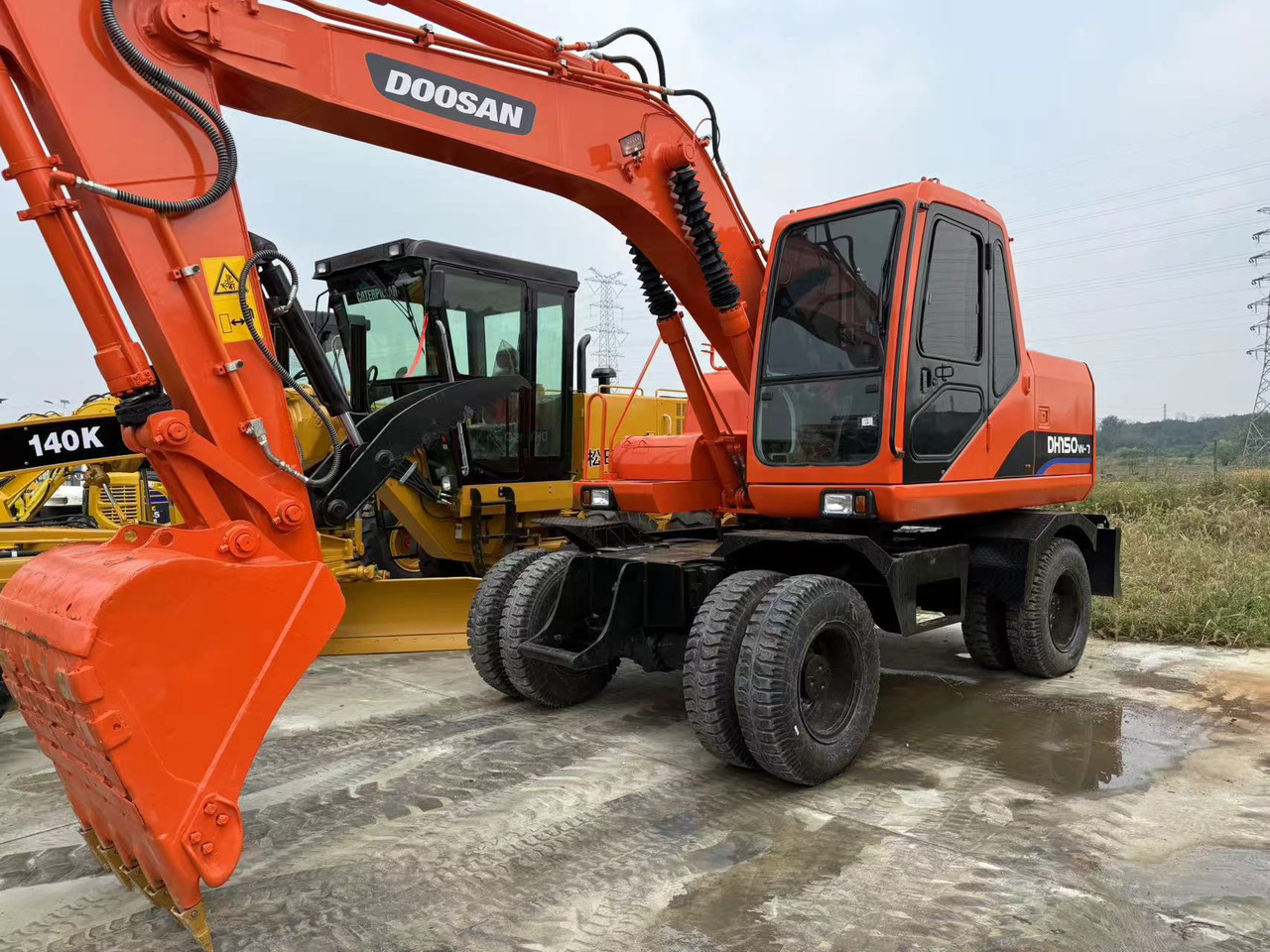 DOOSAN DH150W-7 - Pelle sur pneus: photos 1 DOOSAN DH150W-7 - Pelle sur pneus: photos 1