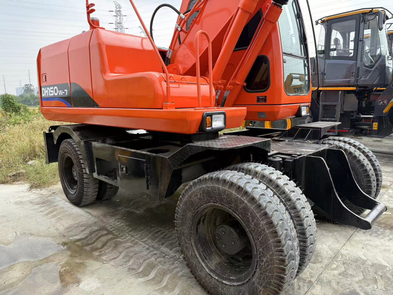 DOOSAN DH150W-7 - Pelle sur pneus: photos 4 DOOSAN DH150W-7 - Pelle sur pneus: photos 4