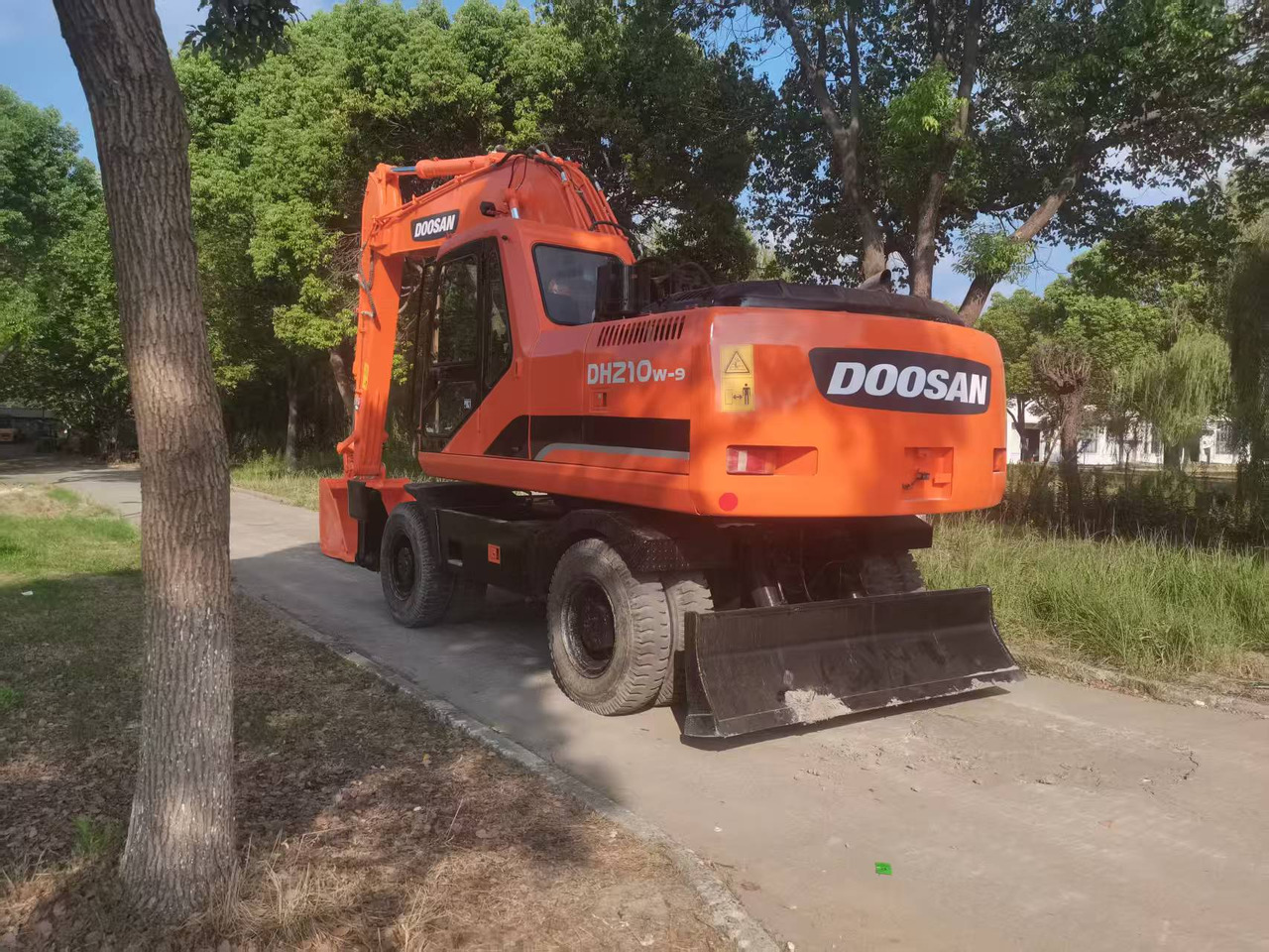 DOOSAN DH210W-9C - Pelle sur pneus: photos 3 DOOSAN DH210W-9C - Pelle sur pneus: photos 3