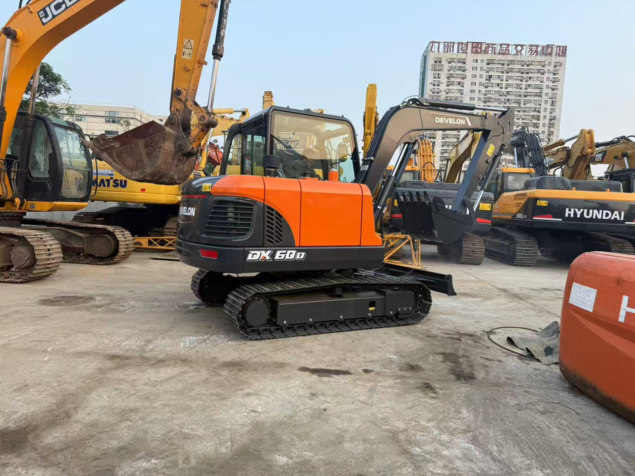 DOOSAN DX60D-10 - Mini pelle: photos 2 DOOSAN DX60D-10 - Mini pelle: photos 2