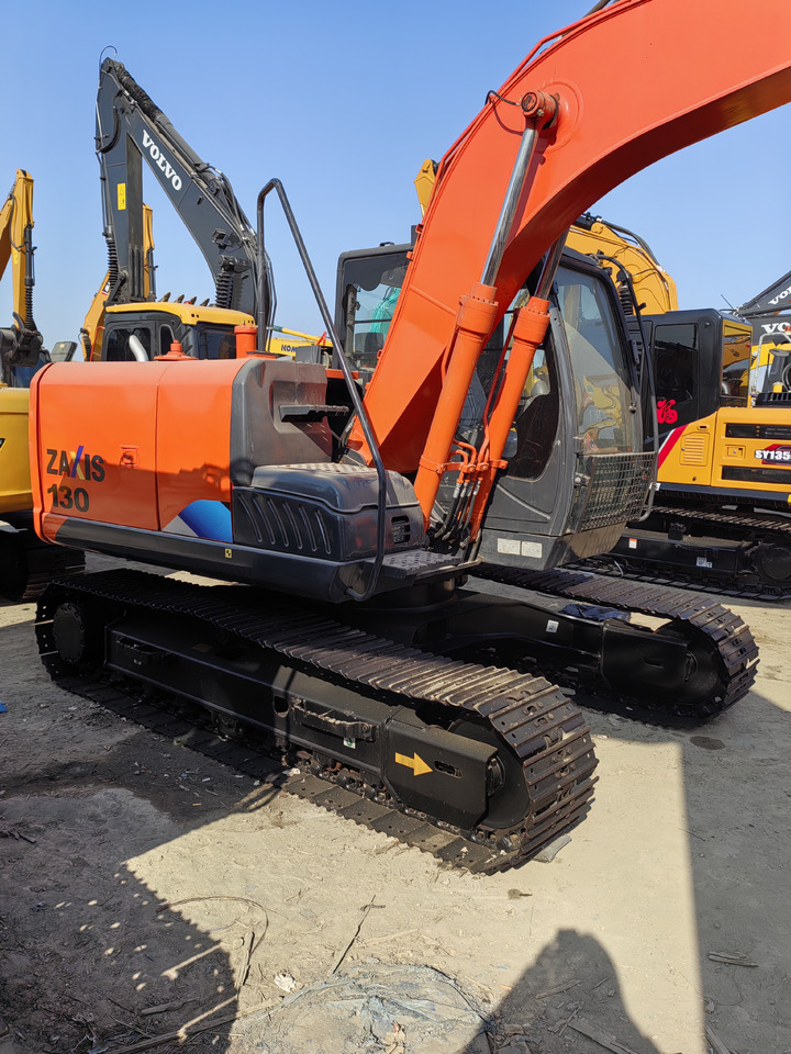 HITACHI ZX130 - Pelle sur chenille: photos 1 HITACHI ZX130 - Pelle sur chenille: photos 1