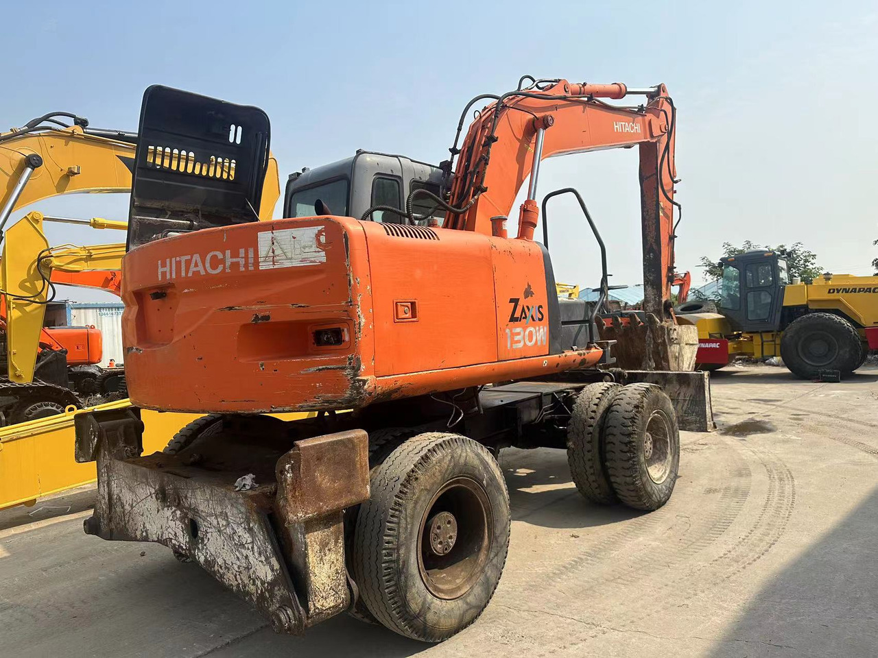 HITACHI ZX130 - Pelle sur pneus: photos 2 HITACHI ZX130 - Pelle sur pneus: photos 2