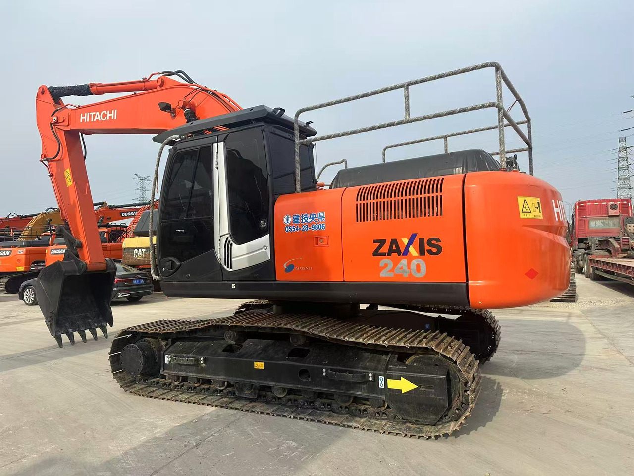 HITACHI ZX240-3G - Pelle sur chenille: photos 1 HITACHI ZX240-3G - Pelle sur chenille: photos 1