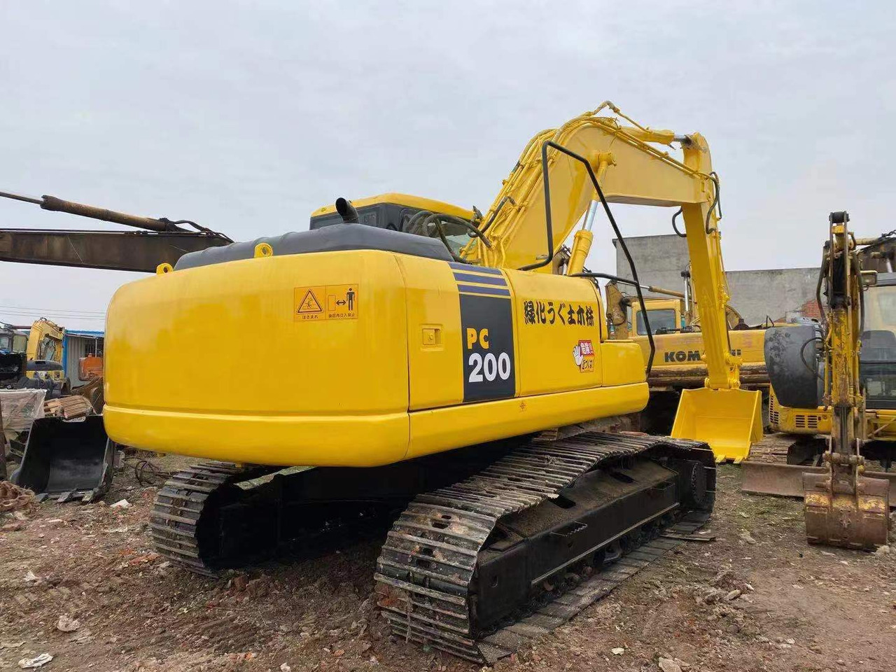 KOMATSU PC200-7 - Pelle sur chenille: photos 2 KOMATSU PC200-7 - Pelle sur chenille: photos 2