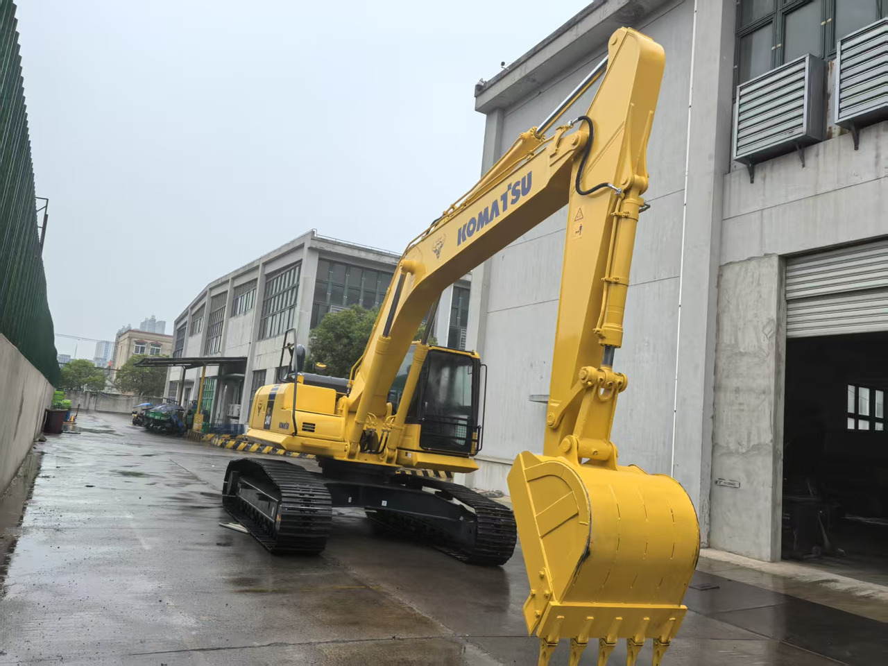 KOMATSU PC240LC-8M0 - Pelle sur chenille: photos 2 KOMATSU PC240LC-8M0 - Pelle sur chenille: photos 2