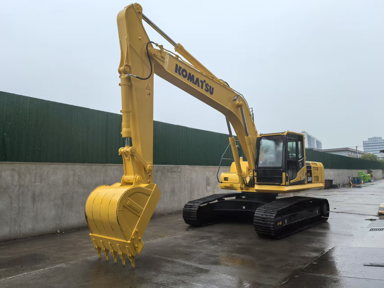 KOMATSU PC240LC-8M0 - Pelle sur chenille: photos 3 KOMATSU PC240LC-8M0 - Pelle sur chenille: photos 3