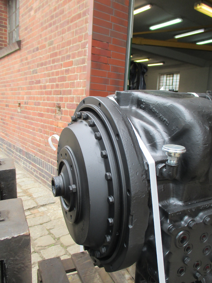 Skrzynia biegów Clark Hurth - Boîte de vitesse pour Engins de chantier: photos 2 Skrzynia biegów Clark Hurth - Boîte de vitesse pour Engins de chantier: photos 2