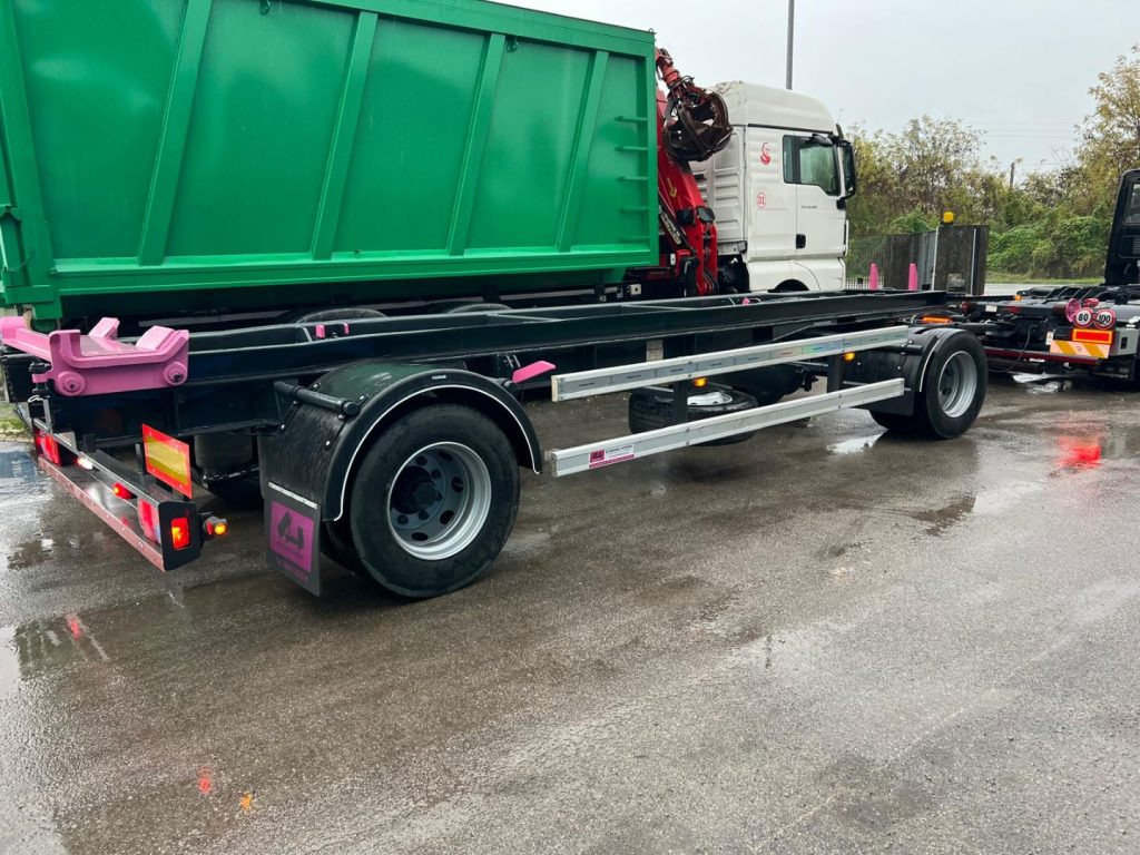 ATLAS RIMORCHIO ATLAS SCARRABILE - Remorque ampliroll/ Multibenne: photos 4 ATLAS RIMORCHIO ATLAS SCARRABILE - Remorque ampliroll/ Multibenne: photos 4